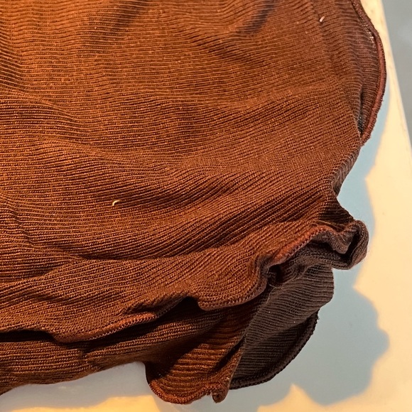 NWT lovely brown wrap with ruffled edges.  Great carrying case. Made by rolla. - Picture 6 of 12